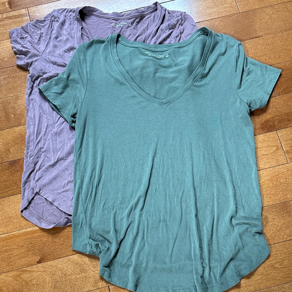 Good condition Abercrombie soft and drapey v neck t